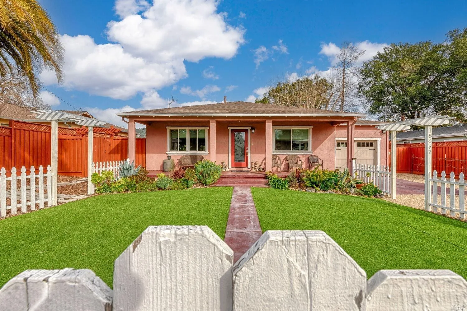 18657 Manzanita Rd in Sonoma